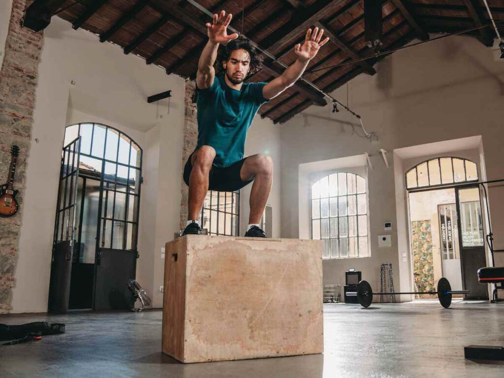 man doing anaerobic exercise at the gym